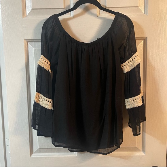 Nordstrom VaVa by Joy Han Black Long Sleeve Top Crochet Sleeve Detail Medium EUC - Picture 2 of 7